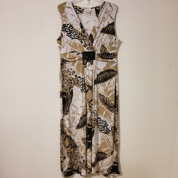 Jacklyn Smith Dresses & Skirts - Jacklyn Smith Tan/Black/White Leaf Print Sleeveless Surplice Beaded Maxi Dress